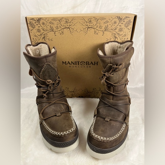 Manitobah Mukluks Shoes - Manitobah WP Pacific Half Winter Leather Boot Fossil. 6.5 FITS SMALL as Size 5.